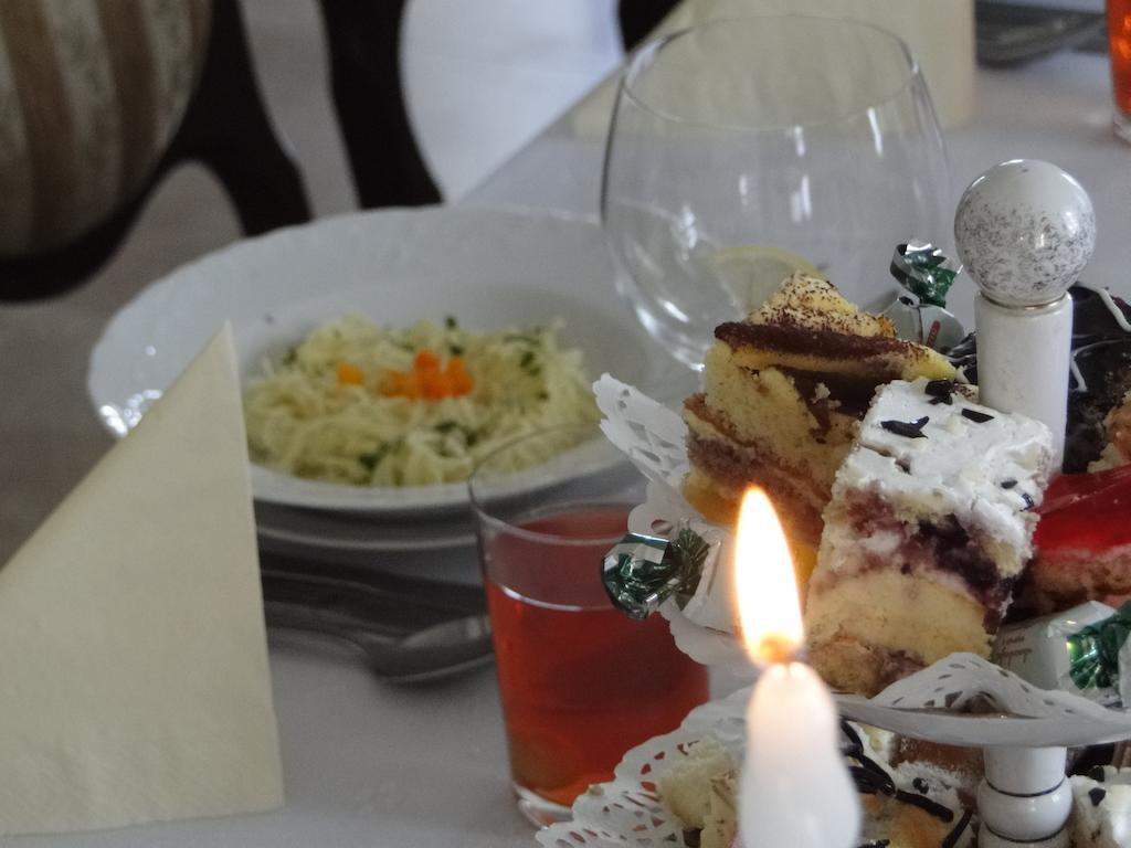 Pokoje Goscinne W Ratuszu Ogrodzieniec Buitenkant foto