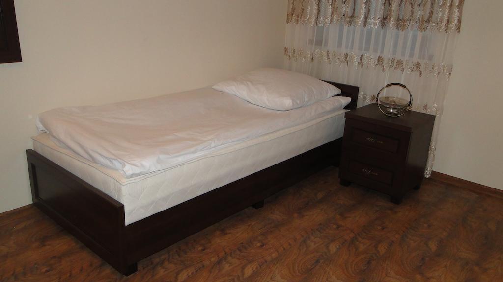 Pokoje Goscinne W Ratuszu Ogrodzieniec Kamer foto